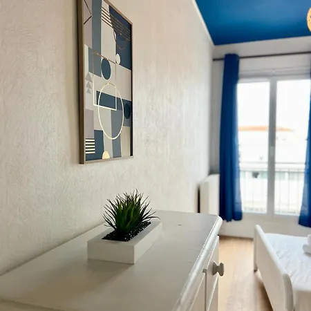 L'ecume, Avec Wifi, En Centre-ville De * Royan